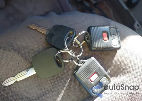 2001 Ford Escape Xls z USA, uszkodzony, nr VIN 1FMYU02B51KE85887